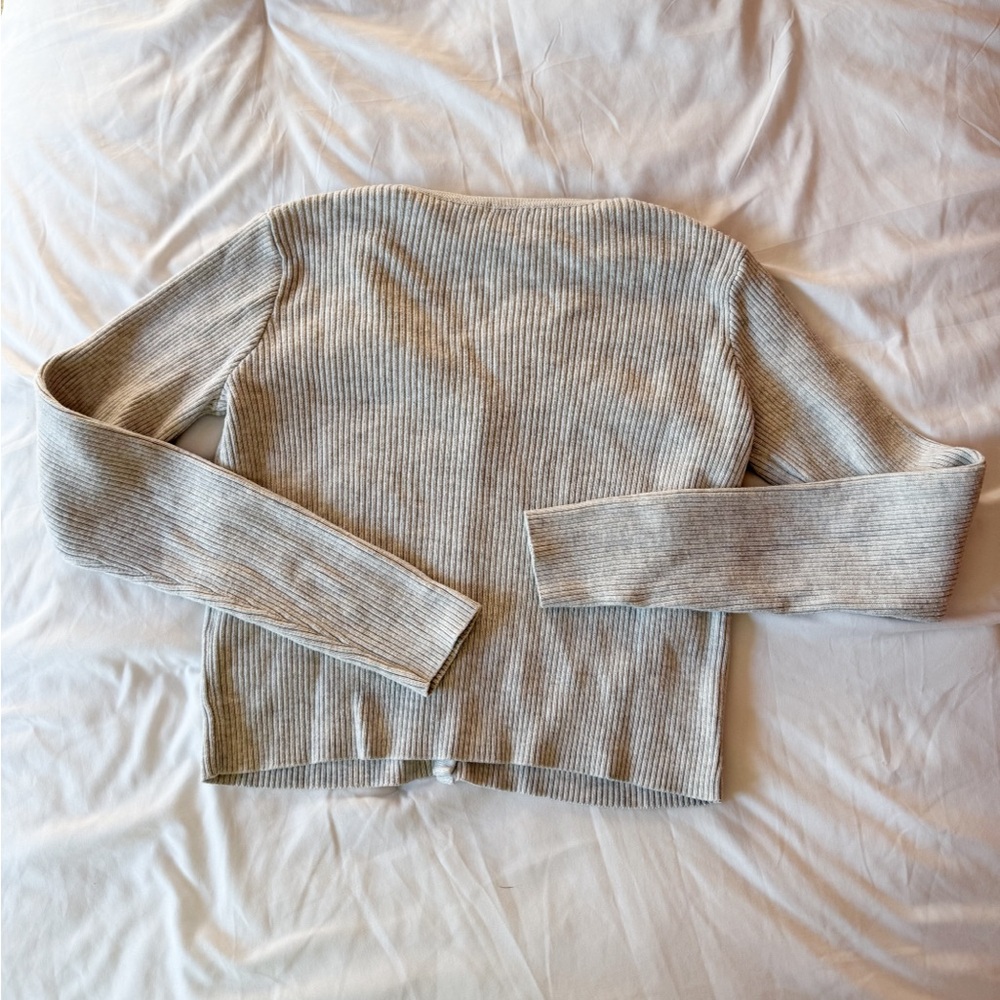 Brandy Melville John Galt Light Grey Ribbed Cardigan - Picture 2 of 4